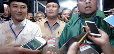 Diantar oleh Kedua Ibunda, Lukman Edy-Hardianto Pasangan Terakhir Daftar Pilgubri